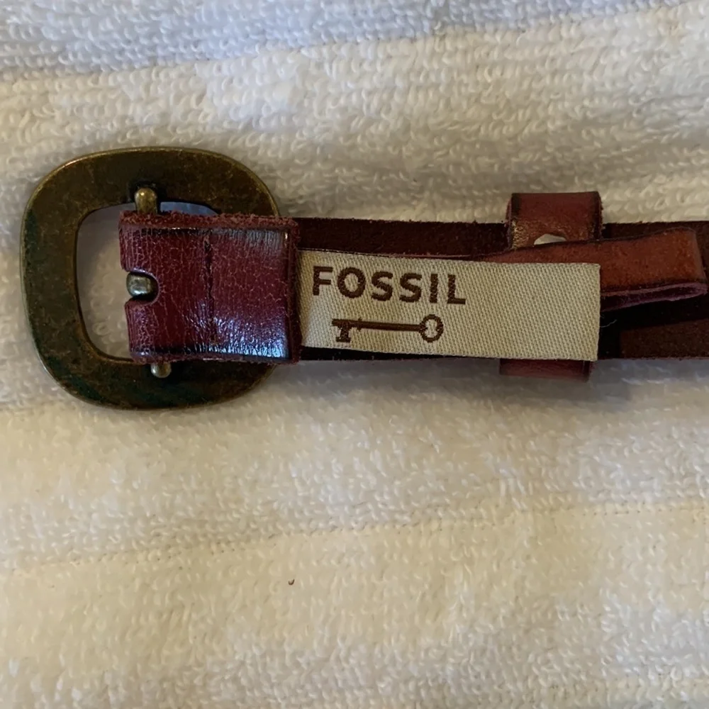 Fossil Brown Leather Womens Belt. Belt Measures 37”. Has 7 hole sizing/Sz Small.